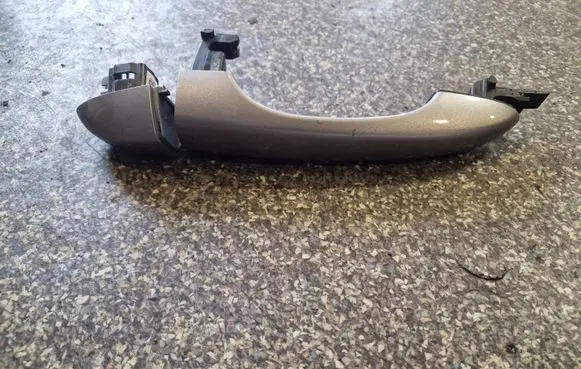 Chrysler 200 Front door exterior handle