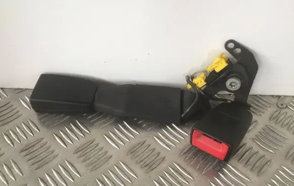 Mercedes-Benz C W204 Middle seatbelt buckle (rear) A2048602669 340431523508 33060640
