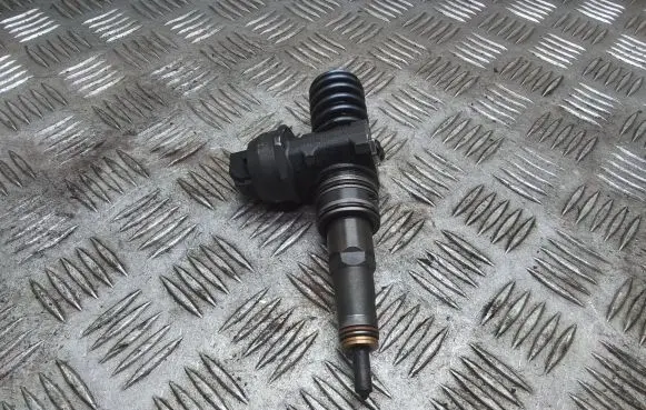 Volkswagen PASSAT B6 Fuel injector 038130073AG 0414720215