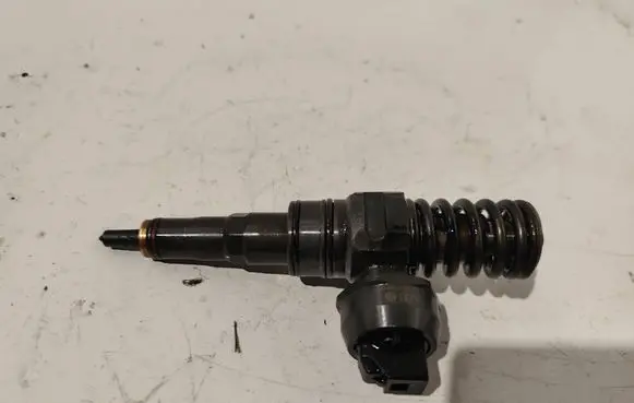 Volkswagen Caddy Fuel injector 038130079TX