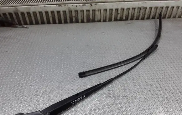 Opel Zafira B Windshield/front glass wiper blade 13145563