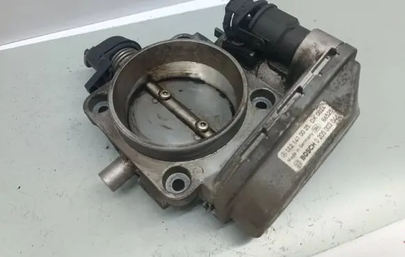 Mercedes-Benz ML W163 Throttle valve 1121410025 0205003046