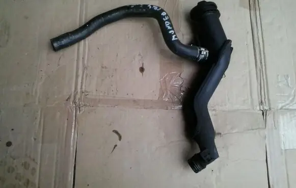 Ford Mondeo Mk III Oil cooling pipe 