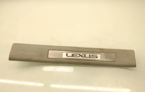 Lexus RX 330 - 350 - 400H Rear sill trim cover 6793048020