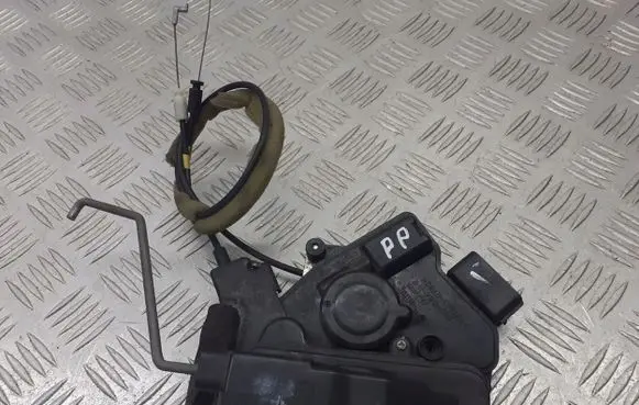 Mazda 5 Front door lock B82-B84-R2