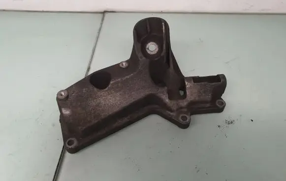 BMW 5 E60 E61 Engine mounting bracket 6763217 22116763217
