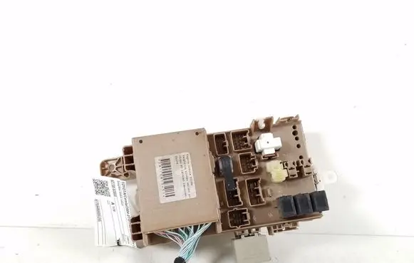 Toyota Corolla E120 E130 Fuse module 82730-02060