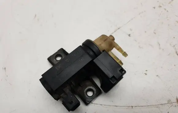 Renault Megane III Vacuum valve 8200790180 70181405 14T239
