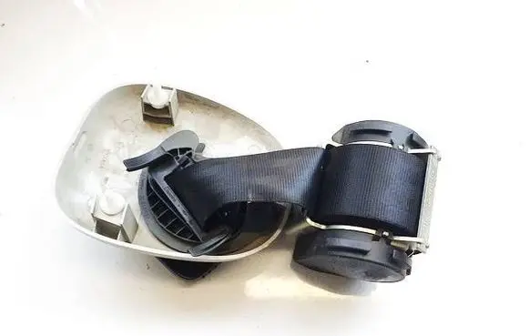 Volkswagen Touran I Middle seatbelt (rear) 6047883