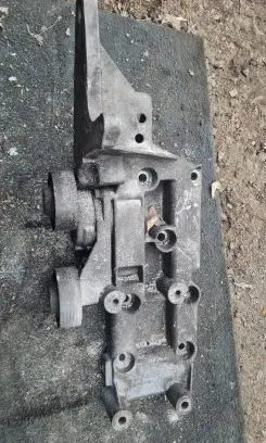 Volvo S60 Engine mounting bracket 8642196