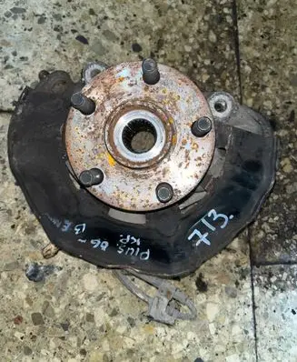 Toyota Prius (XW30) Front wheel hub