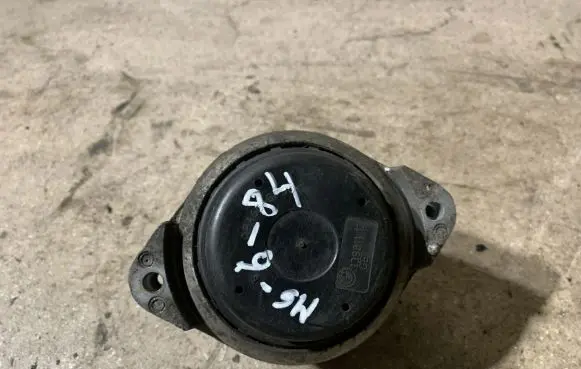 Mercedes-Benz C W205 Engine mount bracket A2052406617