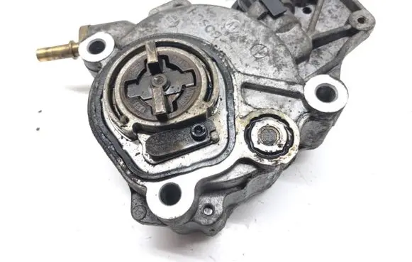 Ford Mondeo MK IV Vacuum pump D171-1A