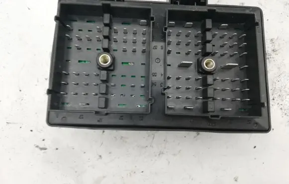Chevrolet Captiva Fuse module 96821082