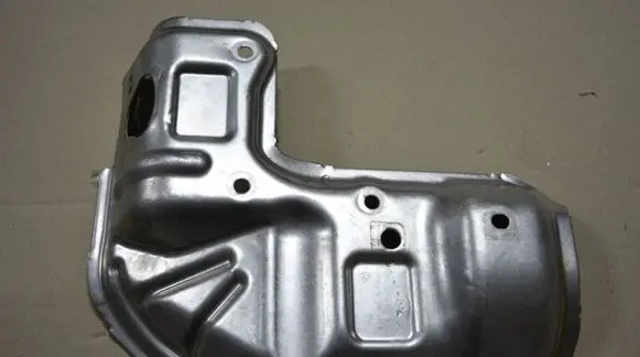 Volkswagen Golf VII Heat shield in engine bay 04C253041F