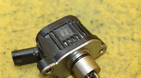Volkswagen Golf VII Electromagnetic valve 