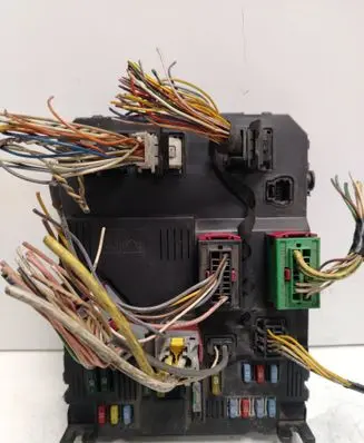 Peugeot 407 Fuse module 20104700