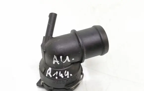 Volkswagen PASSAT B6 Engine coolant pipe/hose 1K0122291