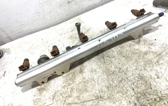 Volvo XC70 Fuel main line pipe 9202710 1065146