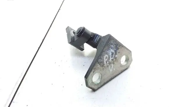 Volkswagen PASSAT B6 Front door upper hinge