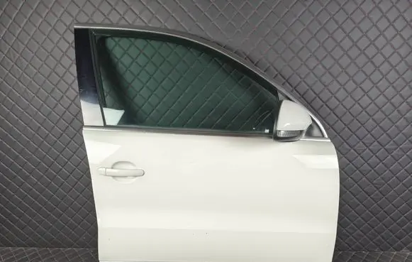 Volkswagen Tiguan Front door