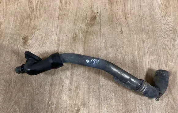 Engine coolant pipe/hose