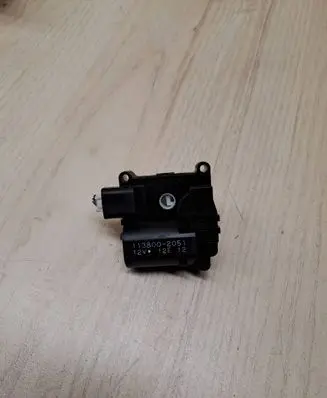 Toyota Corolla Verso AR10 Air flap motor/actuator 1138002051 12V12E12