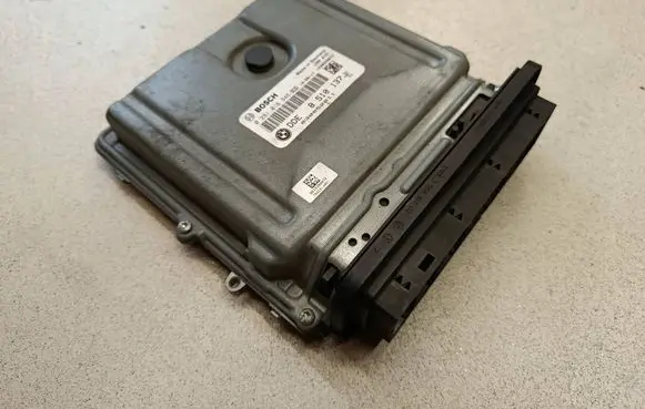 BMW 5 F10 F11 Engine control unit/module 0281016846 8510137 030052011