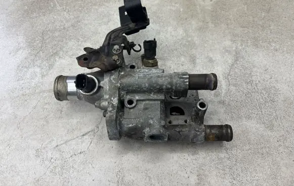Opel Astra H Thermostat/thermostat housing 24418432