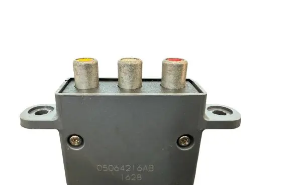 Lexus RX 300 AUX in-socket connector 05064216AB 1628