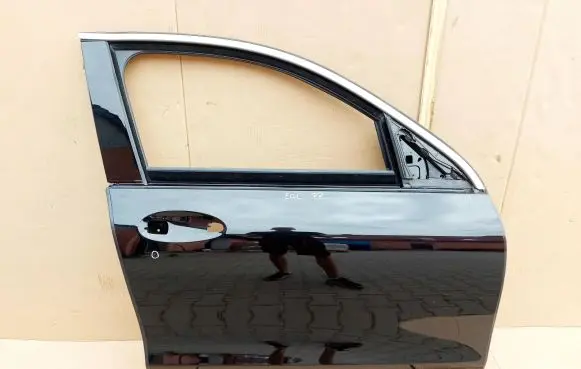 Mercedes-Benz EQC Front door