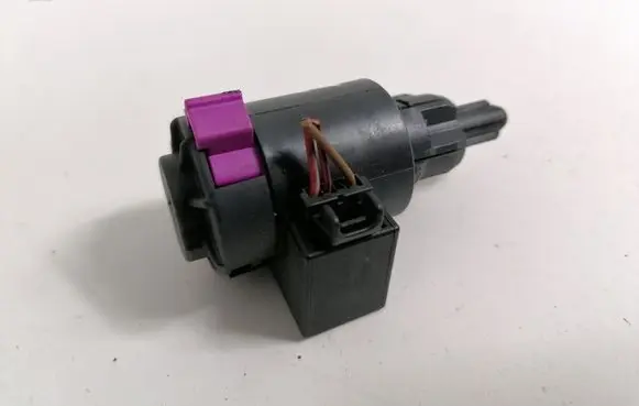 Audi A5 8T 8F Brake pedal sensor switch 914689963B