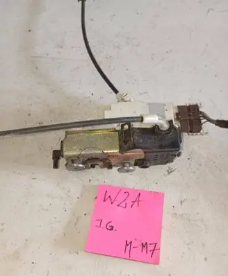 Peugeot 407 Front door lock 897411654