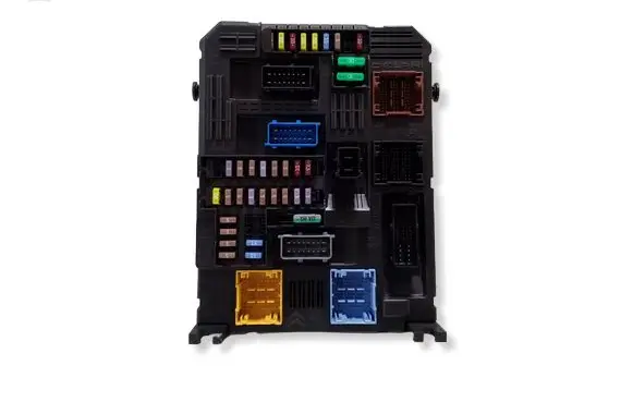 Opel Mokka B Fuse module 9832880280