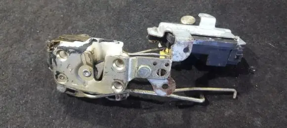 Mitsubishi Eclipse Front door lock mb517611 152800-5650