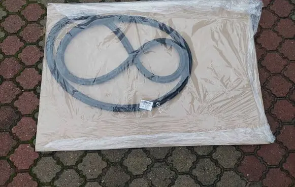 Trunk rubber seal (body)
