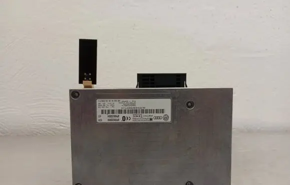 Audi A4 S4 B7 8E 8H Bluetooth control unit module 8P0862335H