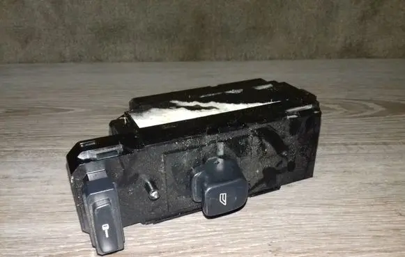 Volvo S60 Electric window control switch 30658147