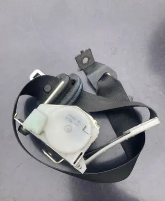 Opel Zafira A Front seatbelt 90560635 110675