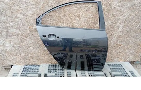 Nissan Primera Rear door 