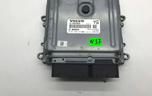 Volvo XC60 Engine control unit/module 31392982 1039S76700 0281030782