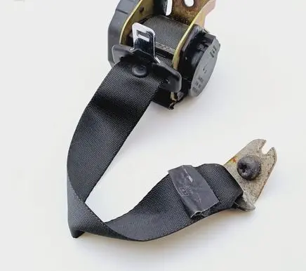 Ford Focus Rear seatbelt 98AB-A611B68-BP 040199