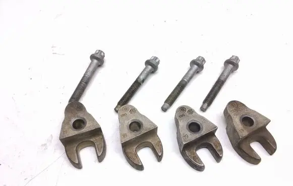 Volvo V70 Fuel Injector clamp holder 