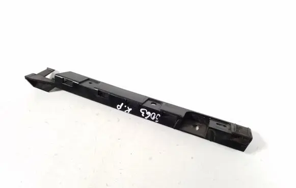 BMW 1 E82 E88 Fender mounting bracket 7118159