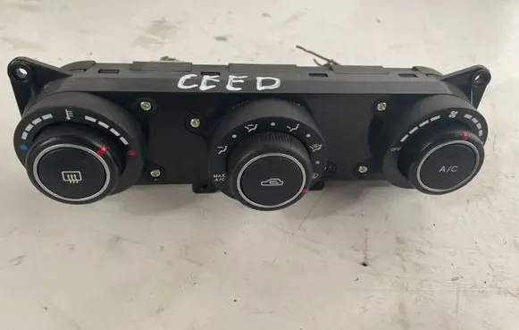 KIA Ceed Climate control unit 300HT09Z6