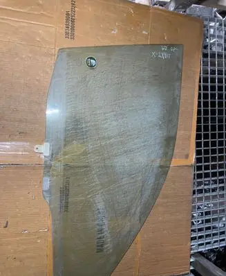 Nissan X-Trail T30 Front door window glass four-door