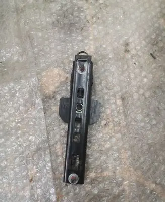 Volvo S60 Seat belt height adjuster 16521700A