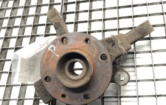 Nissan Note (E11) Front wheel hub spindle knuckle