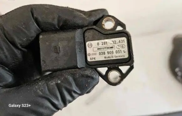 Volkswagen PASSAT B6 Air pressure sensor 038906051C 090727120298 0281032401