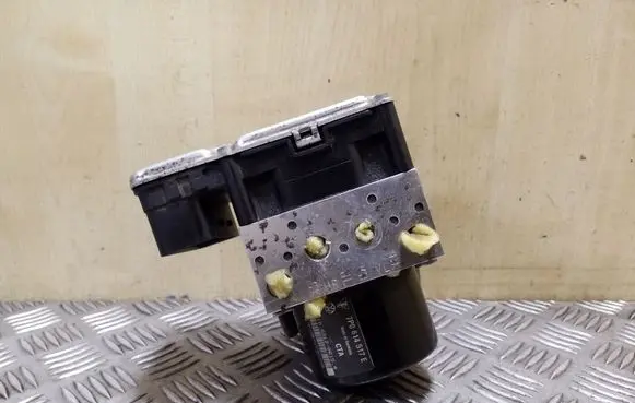 Volkswagen Touareg II ABS Pump 7P0907379E 10092903233 10061934751